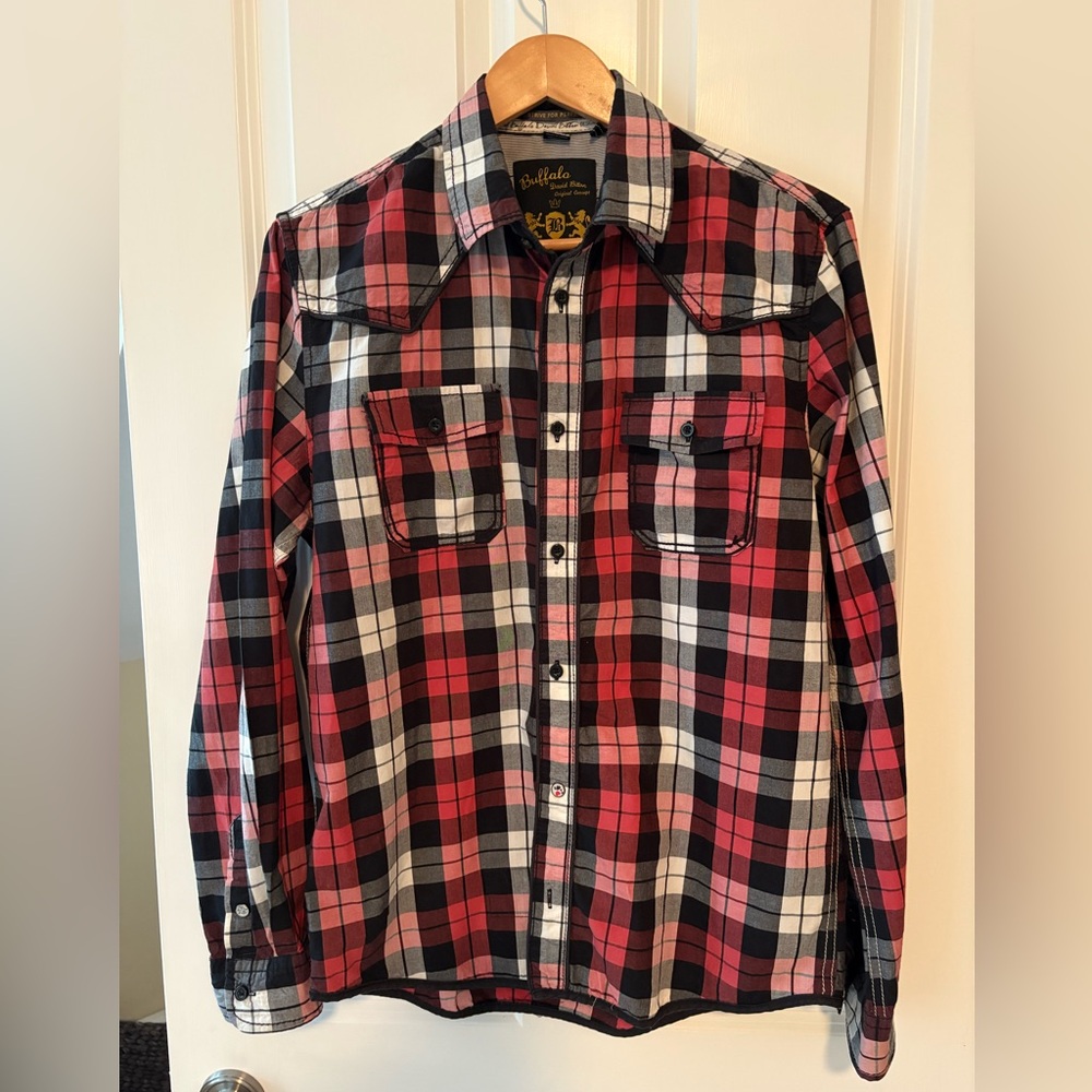 Buffalo David Bitton Western Style Red & Black 100% Cotton Plaid Shirt. Size M